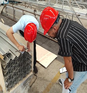 Colombian customer inspects longitudinal finned tubes for vaporizer